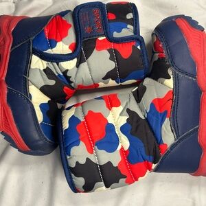 Boys size 12 snow boots (EUC)